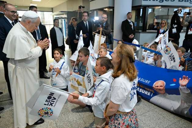 POPE LEO XIV ARRIVES AT METZ-NANCY AIRPORT France, Metz, Vatican, 2026 9 28 Arrival of Pope Leo XIV at Metz-Nancy-Lorraine International Airport. EDITORIAL USE ONLY - NO BOOKS Copyright: xVATICANxMEDIA xCatholicxPressxPhotox