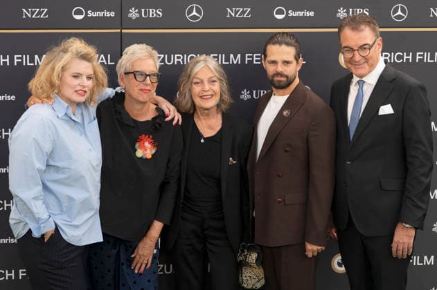 Reta Guetg, Doris Dörrie, Angela Winkler, Josef Ellers und Christian Jungen bei der Premiere des Kinofilms Frau Winkler verlässt das Haus auf dem 22. Zurich Film Festival im Arthouse Le Paris. Zürich, 27.09.2026