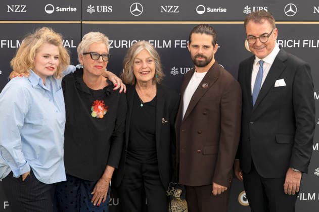 Reta Guetg, Doris Dörrie, Angela Winkler, Josef Ellers und Christian Jungen bei der Premiere des Kinofilms Frau Winkler verlässt das Haus auf dem 22. Zurich Film Festival im Arthouse Le Paris. Zürich, 27.09.2026