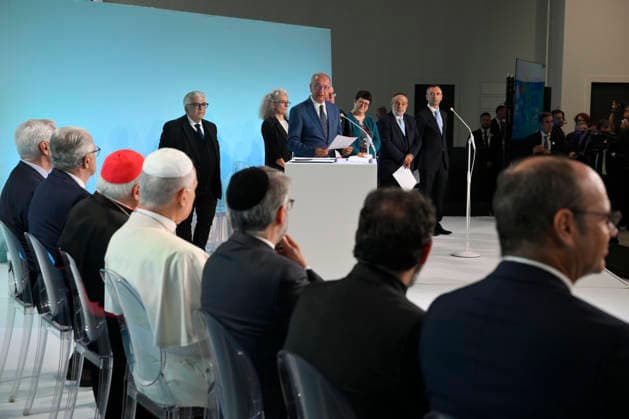 POPE LEO XIV AT INTERRELIGIOUS MEETING IN METZ France, Metz, Vatican, 2026 9 28 Interreligious meeting with Pope Leo XIV at the Robert Schuman Congress Center in Metz. EDITORIAL USE ONLY - NO BOOKS Copyright: xVATICANxMEDIA xCatholicxPressxPhotox