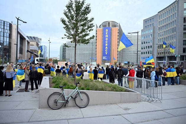 Ukrainians rally in Brussels calling for opening of Ukraine corridor BRUSSELS, BELGIUM - SEPTEMBER 28: Ukrainians gather with Ukrainian flags and suitcases outside the Council of the European Union during a demonstration calling for the opening of a Ukraine corridor, on September 28, 2026 in Brussels, Belgium. The protest was held as defense ministers from EU member states met in the Belgian capital. Dursun Aydemir Anadolu Brussels Belgium. Editorial use only. Please get in touch for any other usage.  Copyright: x2026xAnadoluxDursunxAydemirx