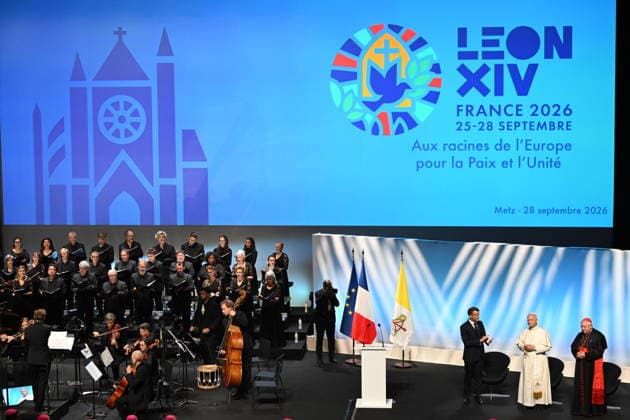 September 28, 2026, Metz, FRANCE: Pope Leo XIV with President of the Republic of France, Emmanuel Macron, during the meeting At the Roots of Europe for Peace and Unity , at the Robert Schuman Conference Centre, Metz, 28 September 2026. ANSA MAURIZIO BRAMBATTI. Metz FRANCE  - ZUMAa110 20260928_zaf_a110_017 Copyright: xMaurizioxBrambattix