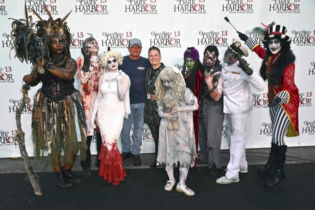 Cosplayer bei der Queen Mary s Dark Harbor Media & VIP Night im Dark Harbor. Long Beach, 27.09.2026