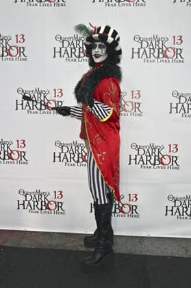 Cosplayer bei der Queen Mary s Dark Harbor Media & VIP Night im Dark Harbor. Long Beach, 27.09.2026