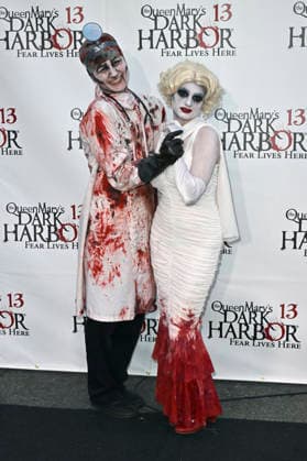 Cosplayer bei der Queen Mary s Dark Harbor Media & VIP Night im Dark Harbor. Long Beach, 27.09.2026
