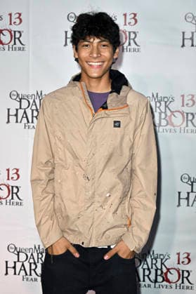 Aivan Uttapa bei der Queen Mary s Dark Harbor Media & VIP Night im Dark Harbor. Long Beach, 27.09.2026