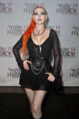 Ashlynne Dae bei der Queen Mary s Dark Harbor Media & VIP Night im Dark Harbor. Long Beach, 27.09.2026