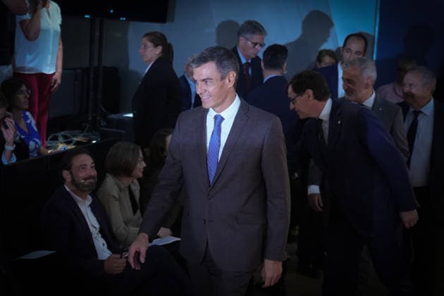 Sánchez Participates in the Presentation of the Vidas Futuras Report Prime Minister Pedro Sánchez during the presentation of the Vidas Futuras report at the Disseny Hub Barcelona on September 28, 2026, in Barcelona, Catalonia, Spain. The report details key projections in housing, such as the transition toward smart urban models, the expansion of affordable housing, and climate neutrality in construction. Furthermore, in the social sphere, it forecasts challenges arising from an aging population, automation in the workplace, and climate change mitigation. SEPTEMBER 28, 2026 Spain  Copyright: xDavidxZorrakinox 7805303