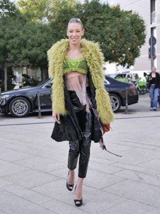 IPA89067510 - During Milan Fashion Week, the real show isn t just on the runways—it s in the city s streets. Milanese street style becomes an open-air stage where eccentricity reveals all its facets.  Copyright: xLucaxPontix xLucaPonti IpaAgencyLucaPonti Ipax IPA89067510