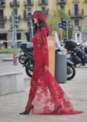 IPA89067563 - During Milan Fashion Week, the real show isn t just on the runways—it s in the city s streets. Milanese street style becomes an open-air stage where eccentricity reveals all its facets.  Copyright: xLucaxPontix xLucaPonti IpaAgencyx IPA89067563