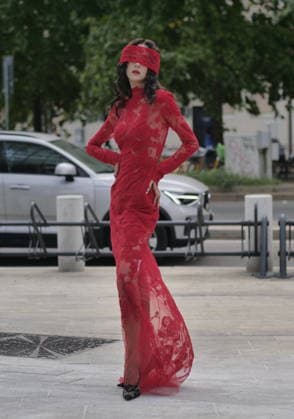 IPA89067824 - During Milan Fashion Week, the real show isn t just on the runways—it s in the city s streets. Milanese street style becomes an open-air stage where eccentricity reveals all its facets.  Copyright: xLucaxPontix xLucaPonti IpaAgencyx IPA89067824