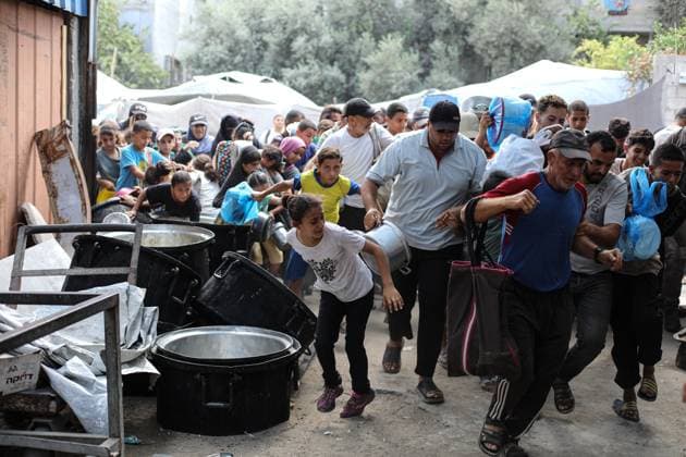 Hot meal distribution in Gaza GAZA CITY, GAZA, PALESTINE - SEPTEMBER 28: Palestinians, including children carrying cooking pots, gather to receive hot meals distributed in the Nuseirat Refugee Camp in Gaza City, Gaza, Palestine on September 28, 2026. The ongoing Israeli attacks despite the ceasefire have exacerbated severe food shortages across the region. Hassan Jedi Anadolu Gaza City Gaza. Editorial use only. Please get in touch for any other usage.  Copyright: x2026xAnadoluxHassanxJedix