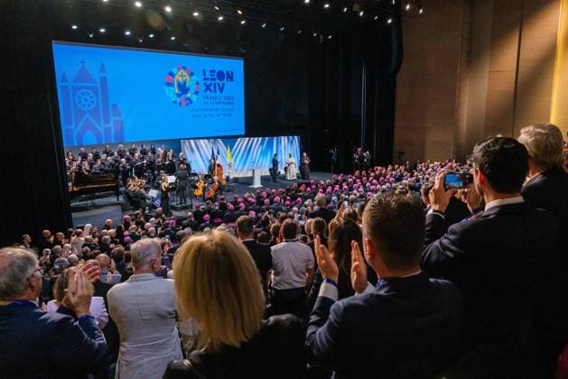 RECORD DATE NOT STATED The Pope in Metz Photo by Arnaud BEINAT Maxppp September 28, 2026, Metz, Moselle, Lorraine, Grand Est, France Address by Pope Leo XIV at the Robert Schuman Convention Center, in the presence of French President Emmanuel Macron and Catholic Cardinal Jean Marc Aveline, President of the French Bishops’ Conference, Metz, France, September 28, 2026 Pope Leo XIV delivers a speech at the Robert Schuman Convention Center in Metz, in the presence of French President Emmanuel Macron and Cardinal Jean Marc Aveline, President of the French Bishops’ Conference, during the Pope’s four-day apostolic visit to France Copyright: xMAXPPPxArnaudxBeinatx ABE260928-17 ABE260928-17