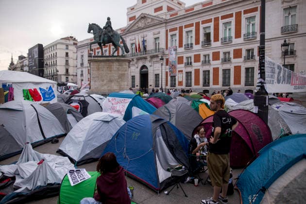 September 28, 2026, Madrid, Madrid, Spain: Three young people amidst tents in Madrid s central Puerta del Sol, during a protest camp against the high cost of housing and rent in Spain. The protest arose following the eviction of an 87-year-old woman from her apartment in Madrid. Madrid Spain  - ZUMAs296 20260928_znp_s296_007 Copyright: xLuisxSotox