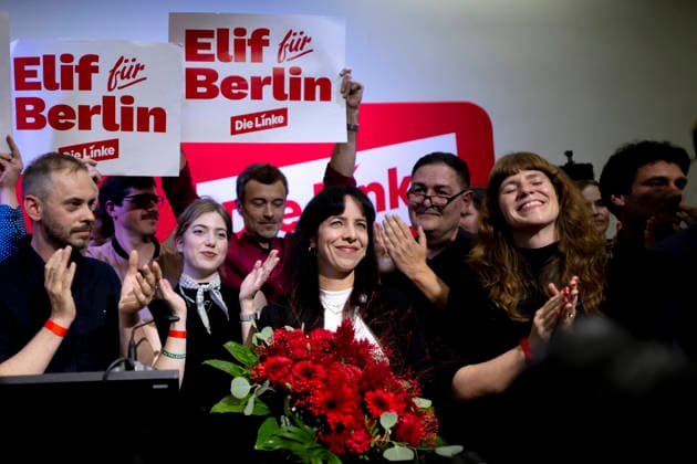 Elif Eralp, Die Linke Landesparteitag DEU, Deutschland, Germany, Berlin, 25.09.2026 Elif Eralp , Spitzenkandidatin der Partei Die Linke , und Kerstin Wolter , Vorsitzende der Partei Die Linke Berlin (v.l.n.r.) lassen sich mit Mitglieder feiern auf dem Landesparteitag der Berliner Partei Die Linke nach der Wahl fuer das Abgeordnetenhaus am 25. September 2026 in Berlin Deutschland . Die Partei erzielte 25,7 Prozent wurde staerkste Partei und koennte die Regierende Buergermeisterin stellen en: Elif Eralp , lead candidate for the Left Party, and Kerstin Wolter , chair of the Left Party Berlin (from left to right) celebrate the Left Party s election success for the Berlin House of Representatives election at the party congress on September 25 20