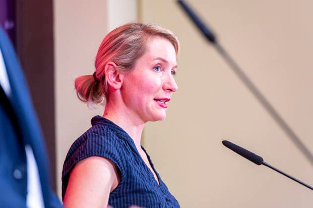 Ines Schwerdtner EUR, Deutschland, Berlin, 28.09.2026: Pressekonferenz von Ines Schwerdtner Vorsitzende der Partei Die Linke im Karl-Liebknecht-Haus zu aktuellen Themen: Anzeige gegen BM Dobrindt,Pflegereform, Enteignung bzw. Vergesellschaftung und der Rücktritt von Jens Spahn.