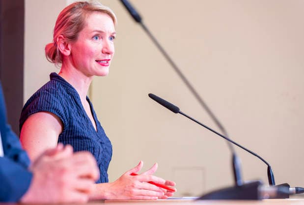 Ines Schwerdtner EUR, Deutschland, Berlin, 28.09.2026: Pressekonferenz von Ines Schwerdtner Vorsitzende der Partei Die Linke im Karl-Liebknecht-Haus zu aktuellen Themen: Anzeige gegen BM Dobrindt,Pflegereform, Enteignung bzw. Vergesellschaftung und der Rücktritt von Jens Spahn.