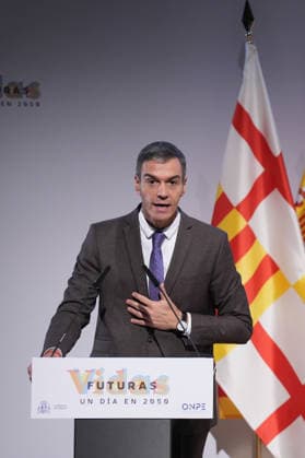 Sánchez Participates in the Presentation of the Vidas Futuras Report Prime Minister Pedro Sánchez during the presentation of the Vidas Futuras report at the Disseny Hub Barcelona on September 28, 2026, in Barcelona, Catalonia, Spain. The report details key projections regarding housing, such as the transition toward smart urban models, the expansion of affordable housing, and climate neutrality in construction. Furthermore, in the social sphere, it forecasts challenges arising from an aging population, labor automation, and climate change mitigation. SEPTEMBER 28, 2026, Spain  Copyright: xDavidxZorrakinox 7805916