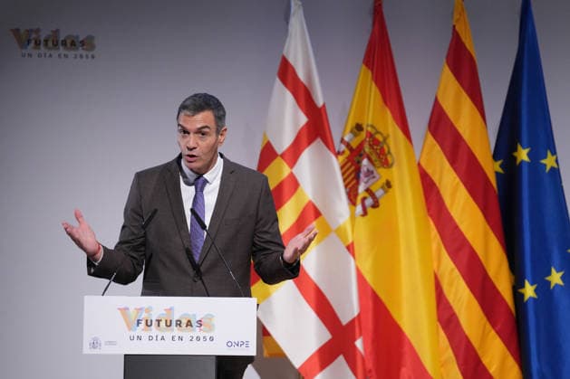 Sánchez Participates in the Presentation of the Vidas Futuras Report Prime Minister Pedro Sánchez during the presentation of the Vidas Futuras report at the Disseny Hub Barcelona on September 28, 2026, in Barcelona, Catalonia, Spain. The report details key projections regarding housing, such as the transition toward smart urban models, the expansion of affordable housing, and climate neutrality in construction. Furthermore, in the social sphere, it forecasts challenges arising from an aging population, labor automation, and climate change mitigation. SEPTEMBER 28, 2026, Spain  Copyright: xDavidxZorrakinox 7805920