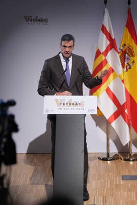 Sánchez Participates in the Presentation of the Vidas Futuras Report Prime Minister Pedro Sánchez during the presentation of the Vidas Futuras report at the Disseny Hub Barcelona on September 28, 2026, in Barcelona, Catalonia, Spain. The report details key projections regarding housing, such as the transition toward smart urban models, the expansion of affordable housing, and climate neutrality in construction. Furthermore, in the social sphere, it forecasts challenges arising from an aging population, labor automation, and climate change mitigation. SEPTEMBER 28, 2026, Spain  Copyright: xDavidxZorrakinox 7805921