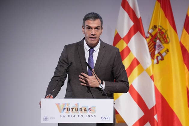 Sánchez Participates in the Presentation of the Vidas Futuras Report Prime Minister Pedro Sánchez during the presentation of the Vidas Futuras report at the Disseny Hub Barcelona on September 28, 2026, in Barcelona, Catalonia, Spain. The report details key projections for housing, such as the transition toward smart urban models, the expansion of affordable housing, and climate neutrality in construction. Additionally, in the social sphere, it forecasts challenges arising from an aging population, automation in the workforce, and climate change mitigation. SEPTEMBER 28, 2026 Spain  Copyright: xDavidxZorrakinox 7805915