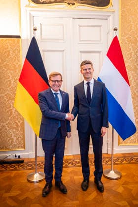 (L-R) Johann Wadephul (CDU), Bundesaussenminister, und Tom Berendsen, Aussenminister der Niederlande, aufgenommen im Rahmen eines Treffens in Den Haag, 28.09.2026. Fotografiert im Auftrag des Auswaertigen Amtes Den Haag Deutschland Copyright: xJulianexSonntagx