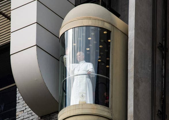 Pope Leo XIV Visits Lourdes Pope Leo XIV salutes pilgrims from a transparent elevator during his apostolic journey to Lourdes, France on September 27, 2026, as a crowd of faithful and pilgrims gather to meet him. Photo by Glorieux P ANDBZ ABACAPRESS.COM Lourdes France  Copyright: xANDBZ ABACAx
