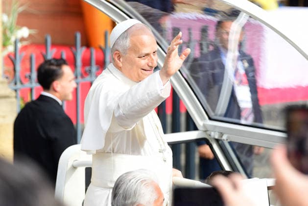 Pope Leo XIV travels through the streets of Metz in the popemobile to Saint-Étienne Cathedral, on September 28, 2026, during his apostolic visit to France September 25–28, 2026 Romain Doucelin Bestimage Pope Leo XIV travels through the streets of Metz in the Popemobile to Saint Étienne Cathedral on September 28, 2026, during his apostolic visit to France September 25–28, 2026 Metz, France  Copyright: xRomainxDoucelinx xBestimagexRomainxDoucelinx xBestimagex