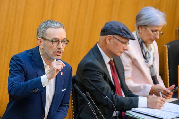 Â - Wien 28.09.2026 - 99. Sitzung des Nationalrats. Sondersitzug für den Beschluß der Spritbreisbremse der Bundesregoierung. PHOTO: Klubobmann der FPÖ Herbert Kickl, Finanzminister Markus Marterbauer (SPÖ) und Justizministerin Anna Sporrer (SPÖ) 99th Session of the Austrian National Council. Special session on the adoption of the federal government s fuel price rebate. Nationalratssitzung, Parlamentssitzung, Parlament, Plenum 99. Sitzung des Nationalrats - Sondersitzung