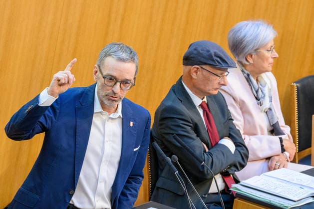 Â - Wien 28.09.2026 - 99. Sitzung des Nationalrats. Sondersitzug für den Beschluß der Spritbreisbremse der Bundesregoierung. PHOTO: Klubobmann der FPÖ Herbert Kickl, Finanzminister Markus Marterbauer (SPÖ) und Justizministerin Anna Sporrer (SPÖ) 99th Session of the Austrian National Council. Special session on the adoption of the federal government s fuel price rebate. Nationalratssitzung, Parlamentssitzung, Parlament, Plenum 99. Sitzung des Nationalrats - Sondersitzung