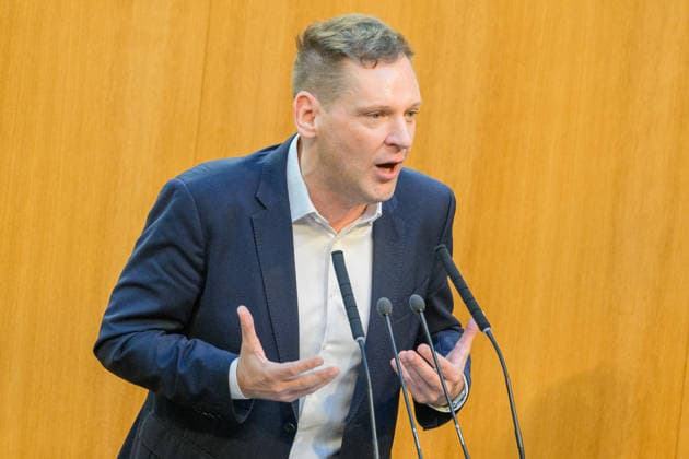 Â - Wien 28.09.2026 - 99. Sitzung des Nationalrats. Sondersitzug für den Beschluß der Spritbreisbremse der Bundesregoierung. PHOTO: Geschaeftsführender Klubobmann der SPÖ Philip Kucher 99th Session of the Austrian National Council. Special session on the adoption of the federal government s fuel price rebate. Nationalratssitzung, Parlamentssitzung, Parlament, Plenum 99. Sitzung des Nationalrats - Sondersitzung