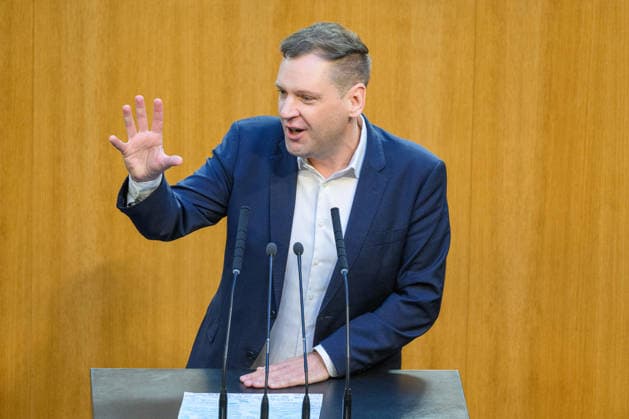 Â - Wien 28.09.2026 - 99. Sitzung des Nationalrats. Sondersitzug für den Beschluß der Spritbreisbremse der Bundesregoierung. PHOTO: Geschaeftsführender Klubobmann der SPÖ Philip Kucher 99th Session of the Austrian National Council. Special session on the adoption of the federal government s fuel price rebate. Nationalratssitzung, Parlamentssitzung, Parlament, Plenum 99. Sitzung des Nationalrats - Sondersitzung