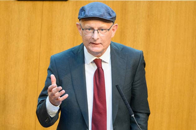 Â - Wien 28.09.2026 - 99. Sitzung des Nationalrats. Sondersitzug für den Beschluß der Spritbreisbremse der Bundesregoierung. PHOTO: Finanzminister Markus Marterbauer (SPÖ) 99th Session of the Austrian National Council. Special session on the adoption of the federal government s fuel price rebate. Nationalratssitzung, Parlamentssitzung, Parlament, Plenum 99. Sitzung des Nationalrats - Sondersitzung