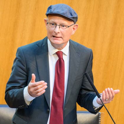 Â - Wien 28.09.2026 - 99. Sitzung des Nationalrats. Sondersitzug für den Beschluß der Spritbreisbremse der Bundesregoierung. PHOTO: Finanzminister Markus Marterbauer (SPÖ) 99th Session of the Austrian National Council. Special session on the adoption of the federal government s fuel price rebate. Nationalratssitzung, Parlamentssitzung, Parlament, Plenum 99. Sitzung des Nationalrats - Sondersitzung