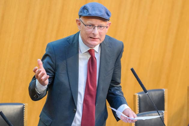 Â - Wien 28.09.2026 - 99. Sitzung des Nationalrats. Sondersitzug für den Beschluß der Spritbreisbremse der Bundesregoierung. PHOTO: Finanzminister Markus Marterbauer (SPÖ) 99th Session of the Austrian National Council. Special session on the adoption of the federal government s fuel price rebate. Nationalratssitzung, Parlamentssitzung, Parlament, Plenum 99. Sitzung des Nationalrats - Sondersitzung