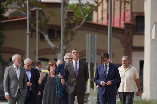 Sánchez Visits the Illa Sibèria Affordable Public Rental Housing Development in Barcelona I D The mayor of Barcelona, Jaume Collboni, the president of the Hàbitat3 Foundation, Carme Trilla, the Prime Minister, Pedro Sánchez, and the President of the Generalitat, Salvador Illa, during their visit to the Illa Sibèria affordable public rental housing development on September 28, 2026, in Barcelona, Catalonia, Spain. The Illa Sibèria public housing development in Barcelona consists of 42 affordable rental apartments located at 11 Badajoz Street, in the Poblenou neighborhood. SEPTEMBER 28, 2026 Barcelona Catalonia Barcelona Catalonia Spain  Copyright: xDavidxZorrakinox 7806099