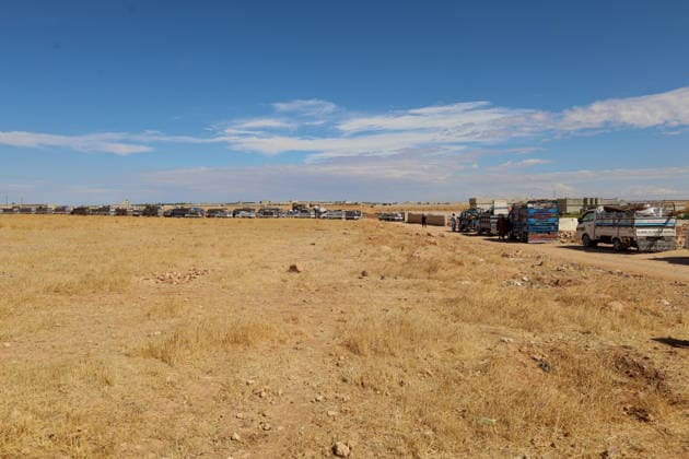 65 families return to their homes from Rasm al-Akhdar camp in Manbij MANBIJ, SYRIA - SEPTEMBER 28: A total of 65 families, comprising around 300 people living at Rasm al-Akhdar camp in the Manbij area of northern Syria leave the camp to return to their homes in Aleppo and Raqqa, on September 28, 2026. The convoy of families set off for the areas of Maskanah and Deir Hafir in Aleppo province and locations in Raqqa. The Syrian Red Crescent distributed emergency aid packages to the families leaving the camp. Nebieha Altaha Anadolu Manbij Syria. Editorial use only. Please get in touch for any other usage.  Copyright: x2026xAnadoluxNebiehaxAltahax
