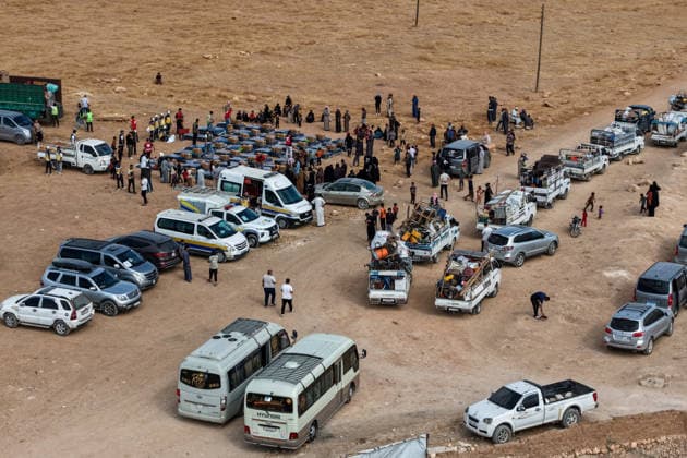 65 families return to their homes from Rasm al-Akhdar camp in Manbij MANBIJ, SYRIA - SEPTEMBER 28: A total of 65 families, comprising around 300 people living at Rasm al-Akhdar camp in the Manbij area of northern Syria leave the camp to return to their homes in Aleppo and Raqqa, on September 28, 2026. The convoy of families set off for the areas of Maskanah and Deir Hafir in Aleppo province and locations in Raqqa. The Syrian Red Crescent distributed emergency aid packages to the families leaving the camp. Nebieha Altaha Anadolu Manbij Syria. Editorial use only. Please get in touch for any other usage.  Copyright: x2026xAnadoluxNebiehaxAltahax