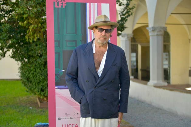 IPA89073830 - Lucca, September 28, 2026 At the Lucca Film Festival and in the San Micheletto complex, director and artist Julian Schnabel poses for photos and then meets with the press. Julian Schnabel, born in 1951, is one of the most celebrated living painters; as a director, he has also made many films, including the biopic *Basquiat*, *Van Gogh* (2018), *Dante™s Hand*, and others. He is married to model May Andersen, with whom he has a son. In the photo: Julian Schnabel. Copyright: xRobertoCappelloxfotografox xRobertoCappelloxfotografox IPA89073830