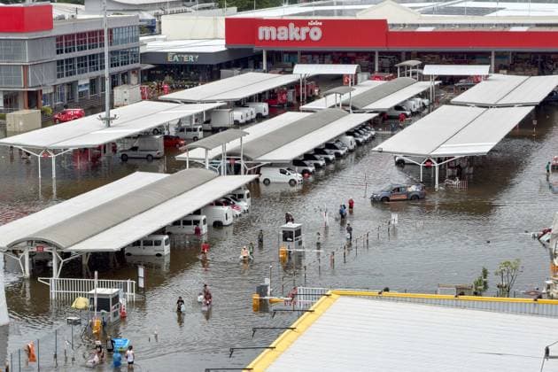 September 28, 2026, Bangkok, Bangkok, Thailand: A few dozen shoppers were seen in water in front of Makro supermarket in Bangkapi, one of the most flooded areas in Bangkok since an active low-pressure system and monsoon have dumped nearly 300 millimetres (11.8 inches) of rain since the afternoon of September 24. Bangkok authorities have officially declared all 50 districts of the Thai capital as flood disaster areas following four straight days of severe rainfall. Bangkok Thailand - ZUMAw151 20260928_zip_w151_054 Copyright: xPatrickxChengzhixWangx