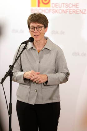 Beate Gilles bei der Auftakt-Pressekonferenz zur Herbst-Vollversammlung der Deutschen Bischofskonferenz im Dompfarrzentrum. Fulda, 28.09.2026