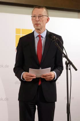Matthias Kopp bei der Auftakt-Pressekonferenz zur Herbst-Vollversammlung der Deutschen Bischofskonferenz im Dompfarrzentrum. Fulda, 28.09.2026