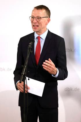 Matthias Kopp bei der Auftakt-Pressekonferenz zur Herbst-Vollversammlung der Deutschen Bischofskonferenz im Dompfarrzentrum. Fulda, 28.09.2026
