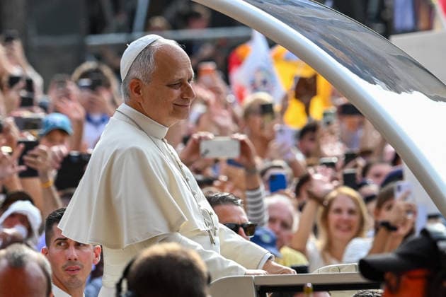 Pope Leo XIV arrives in the popemobile at Metz Cathedral in Metz, northeastern France, to celebrate Mass during his visit to the city on September 28, 2026. Jeanne Accorsini, Pool Bestimage, Metz, France  Copyright: xJeannexAccorsini Pool BestimagexJeannexAccorsini Pool Bestimagex