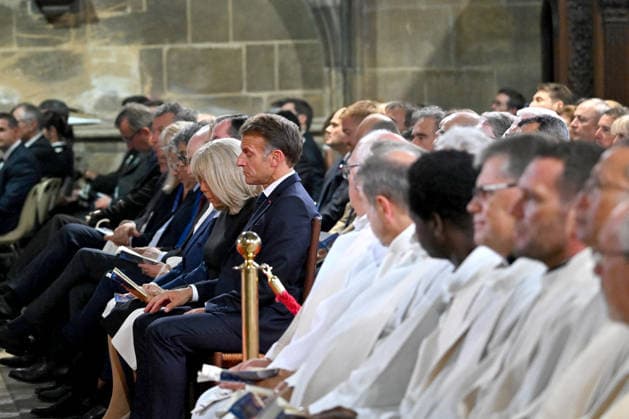 French President Emmanuel Macron and his wife, Brigitte Macron, Pope Leo XIV celebrates Mass at Metz Cathedral in Metz, northeastern France, during his visit to the city on September 28, 2026. Jeanne Accorsini, Pool Bestimage, Metz, France  Copyright: xJeannexAccorsini Pool BestimagexJeannexAccorsini Pool Bestimagex