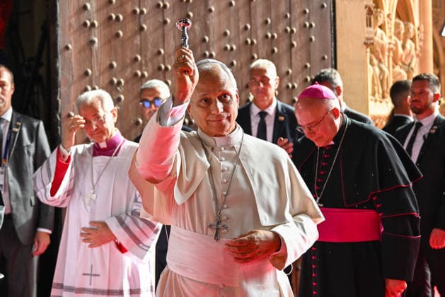 French President Emmanuel Macron and his wife, Brigitte Macron, Pope Leo XIV celebrates Mass at Metz Cathedral in Metz, northeastern France, during his visit to the city on September 28, 2026. Jeanne Accorsini, Pool Bestimage, Metz, France  Copyright: xJeannexAccorsini Pool BestimagexJeannexAccorsini Pool Bestimagex