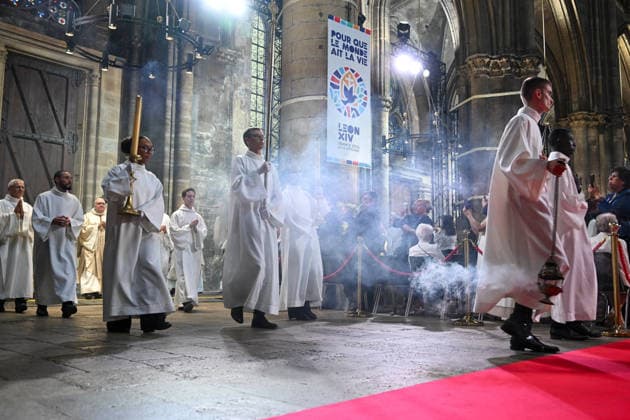 French President Emmanuel Macron and his wife, Brigitte Macron, Pope Leo XIV celebrates Mass at Metz Cathedral in Metz, northeastern France, during his visit to the city on September 28, 2026. Jeanne Accorsini, Pool Bestimage, Metz, France  Copyright: xJeannexAccorsini Pool BestimagexJeannexAccorsini Pool Bestimagex