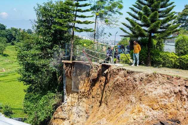 Landslide Collapses House In Dhapakhel, Lalitpur A house collapses after heavy rainfall triggered a landslide in Dhapakhel, Lalitpur, Nepal, on September 28, 2026. The area experienced heavy rainfall throughout the day. Lalitpur bagmati Nepal  Copyright: xAmbirxTolangx originalFilename: tolang-landslid260928_npU5l.jpg