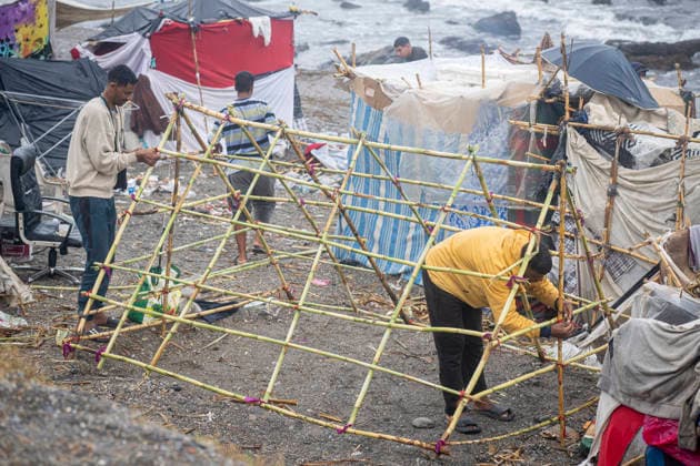 Rain Affects the Settlements on El Trampolín Beach in Ceuta Migrants try to keep their shacks, damaged by the rain, standing on El Trampolín Beach on September 28, 2026, in Ceuta, Spain. Around 3,000 migrants remain in makeshift settlements on Ceuta’s beaches following the massive influx recorded in late July. Continuous rain is flooding the ground and damaging the shacks built with reeds, plastic, cardboard, and sheets on El Trampolín Beach. SEPTEMBER 28, 2026, Ceuta, Spain Copyright: xMarcosxMorenox 7806277