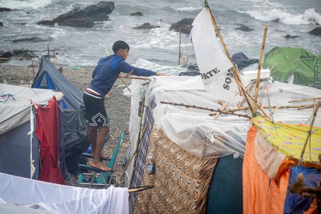 Rain Affects the El Trampolín Beach Settlements in Ceuta. Migrants try to keep their rain-damaged shacks standing on El Trampolín Beach on September 28, 2026, in Ceuta, Spain. Around 3,000 migrants remain in makeshift settlements on Ceuta’s beaches following the massive influx recorded in late July. Continuous rain is flooding the ground and damaging the shacks built with reeds, plastic, cardboard, and sheets on El Trampolín Beach. SEPTEMBER 28, 2026 Ceuta, Ceuta, Spain Copyright: xMarcosxMorenox 7806279